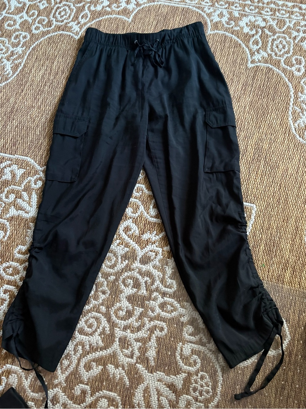 Sofia Jean by Sofia Vergara luxe cargo black elastic tie waist ankle pants med